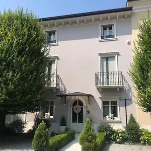 Sul Garda , Castelnuovo del Garda Italia